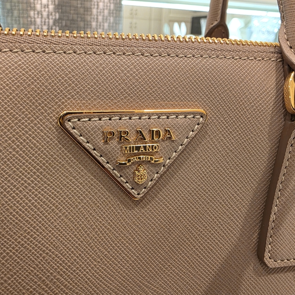 💯 Authentic Prada | Galleria Medium Saffiano Leather bag - Picture 5 of 17